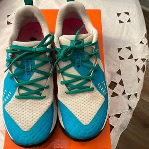 Nike size 9 wild horse 5